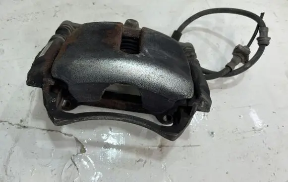 Volkswagen PASSAT B8 Front brake caliper