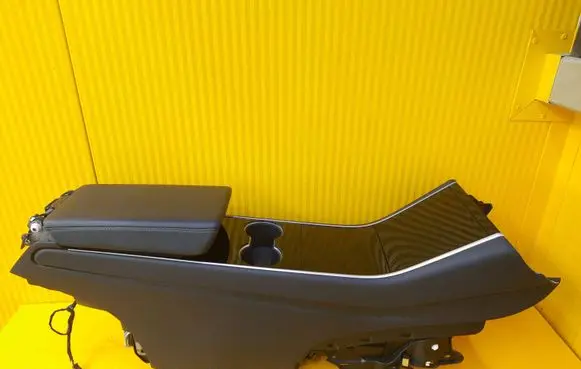 Tesla Model 3 Center console 113742700D