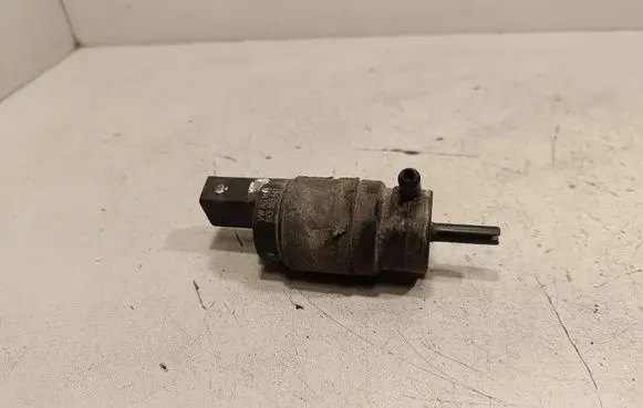 Audi A7 S7 4G Windscreen/windshield washer pump 8K5955647