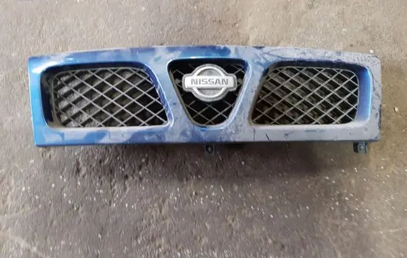 Nissan Terrano Front bumper upper radiator grill 623107F