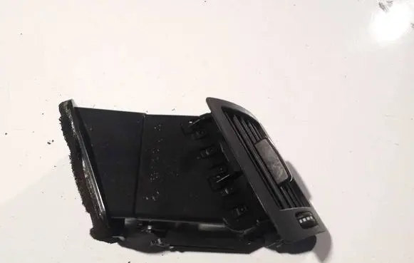 Mercedes-Benz A W169 Dash center air vent grill 1698300154jci 1005377