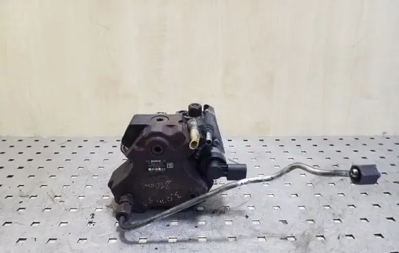BMW X3 E83 Fuel injection high pressure pump 0445010146 7798333