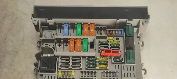 BMW 1 E81 E87 Fuse module 6906621 1799069