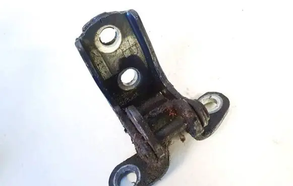 Honda CR-V Rear door lower hinge