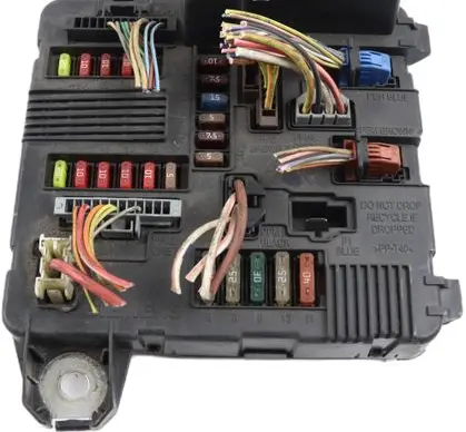 Renault Scenic II - Grand scenic II Fuse module 8200306032A S118399200D