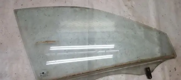 KIA Carens I Front door window glass four-door