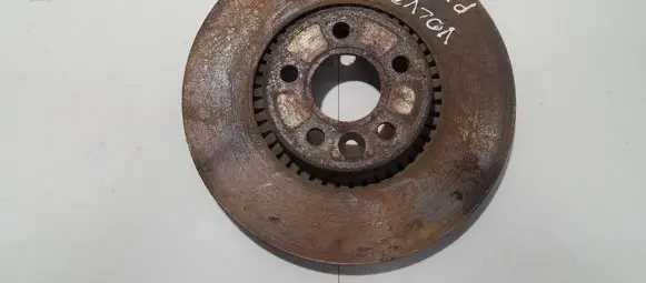 Volvo V70 Front brake disc ventiliuojamas