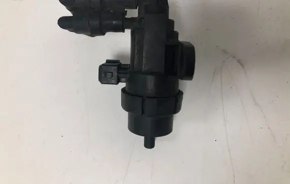 Ford Focus Turbo solenoid valve 98AB9E882