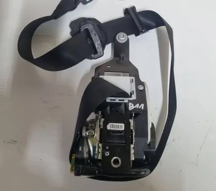 Mercedes-Benz E W212 Front seatbelt A2128608585