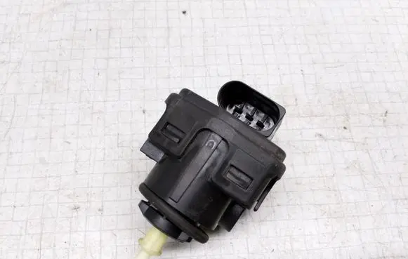 Audi A6 S6 C5 4B Headlight level adjustment motor 8L0941295 00728213