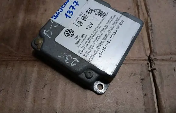 Volkswagen PASSAT B5 Airbag control unit/module 1J0909604 50970208 5WK4200