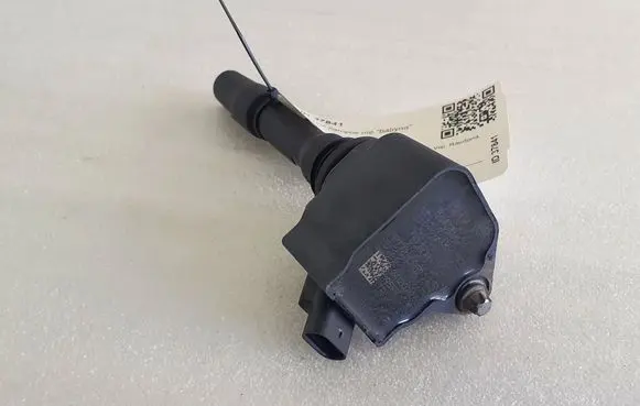Mini Cooper Countryman F60 High voltage ignition coil 8643360 77850002