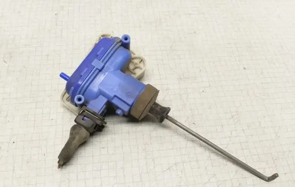 Audi 100 200 5000 C3 Central locking motor 893862153C