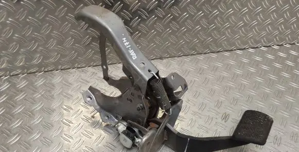 Toyota RAV 4 (XA40) Brake pedal 8951033030