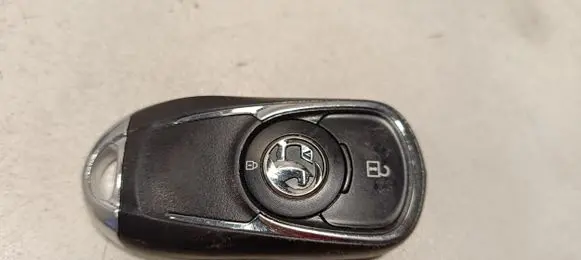 Opel Insignia B Ignition key/card 