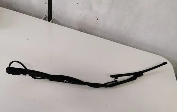 Volvo XC60 Front wiper blade arm W000082546