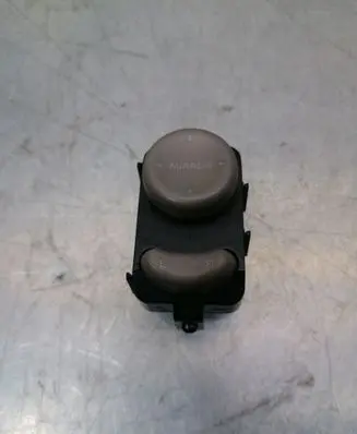 Chrysler 300M Wing mirror switch