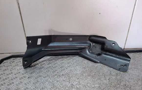Seat Leon (1P) Fender mounting bracket 1P0821135A