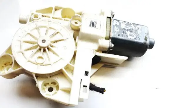 Ford Focus Front door window regulator motor 4m5t14553 995209-101