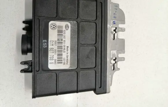 Volkswagen Golf III Gearbox control unit/module 01M927733G 5DG00765108