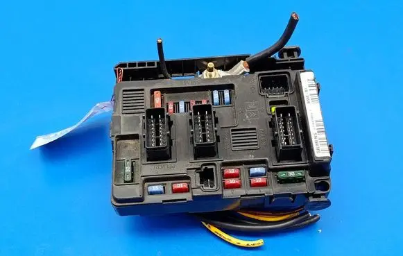 Peugeot 1007 Fuse box set 9650618480