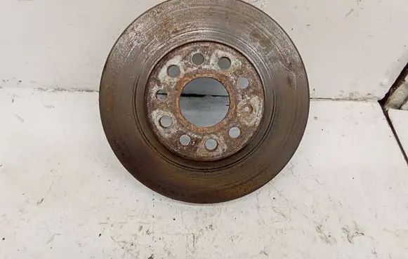 Volkswagen Golf V Front brake disc