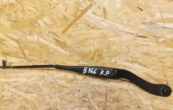 Mercedes-Benz C W204 Front wiper blade arm A2048200144
