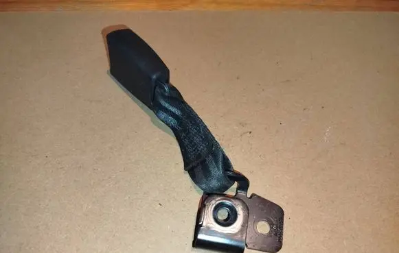 Toyota Avensis T220 Rear seatbelt buckle 30002141 G010301 30000592