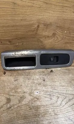 Volvo C30 Electric window control switch 8663815