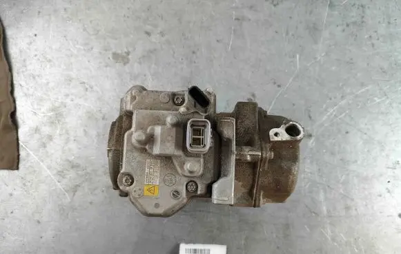 Toyota RAV 4 (XA40) Air conditioning (A/C) compressor (pump) es2758082