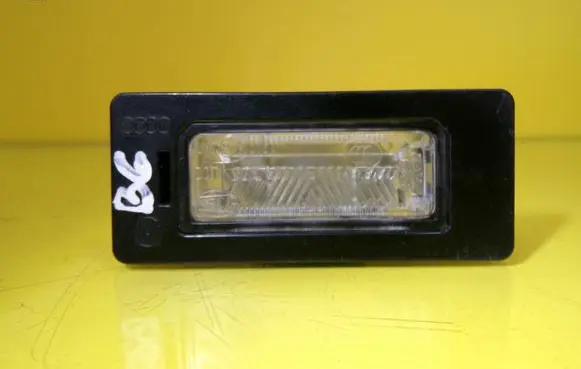 Volkswagen PASSAT B6 Number plate light 810943021