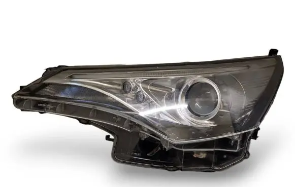 Toyota Avensis T270 Headlight/headlamp 8117005380
