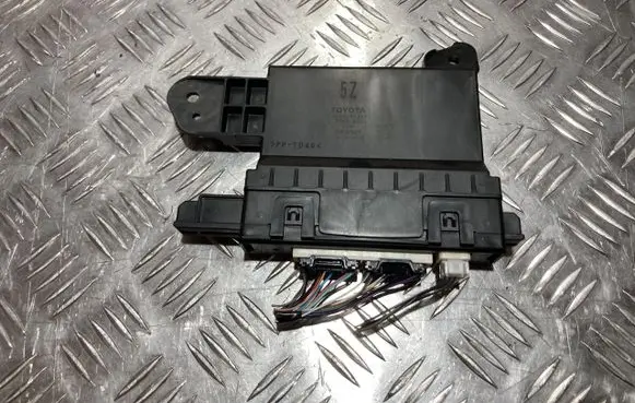 Toyota Prius (XW50) Air conditioner control unit module 88650-47360
