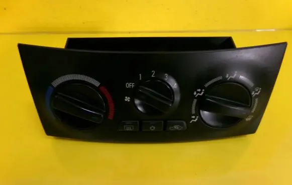 Mitsubishi Space Star Climate control unit MR914556