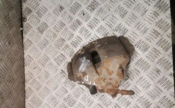 Volkswagen Touran I Front brake caliper