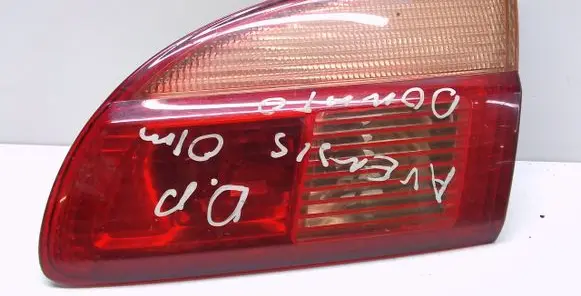 Toyota Avensis T220 Tailgate rear/tail lights