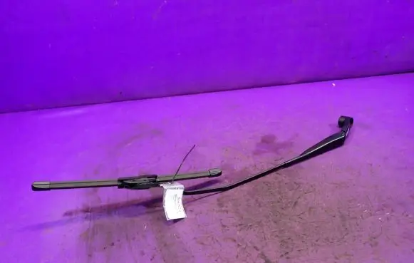 Hyundai i20 (GB IB) Front wiper blade arm D226JBJ