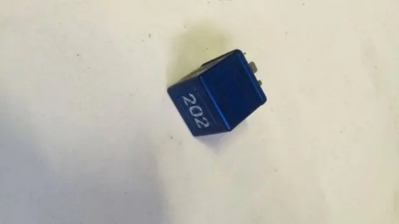 Volkswagen PASSAT B5.5 Other relay 8A0951253