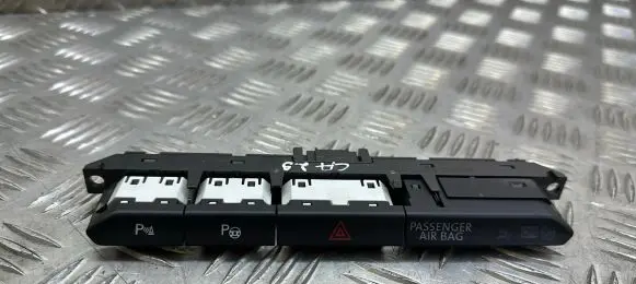 Volkswagen PASSAT B8 Hazard light switch 3G0927132