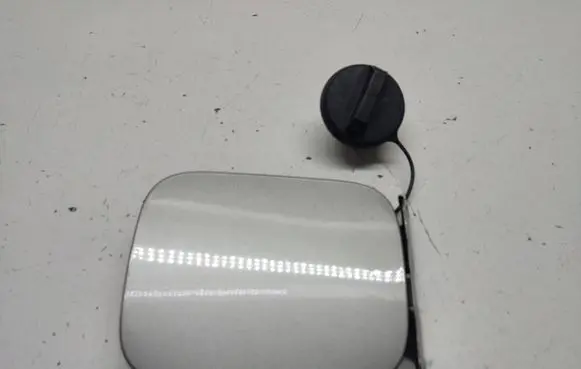 Nissan X-Trail T30 Fuel tank cap 8h3