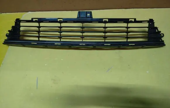 Toyota Auris E180 Front bumper lower grill 5311202670