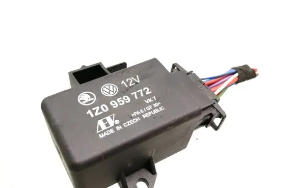 Volkswagen PASSAT B6 Seat heating relay 1Z0959772