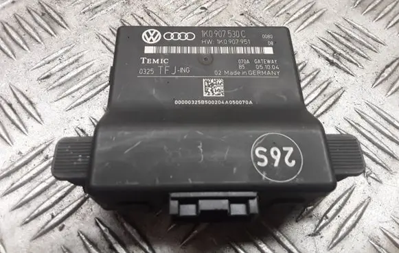 Volkswagen Caddy Door control unit/module 1K0907530C 1K0907951 0325TFJ