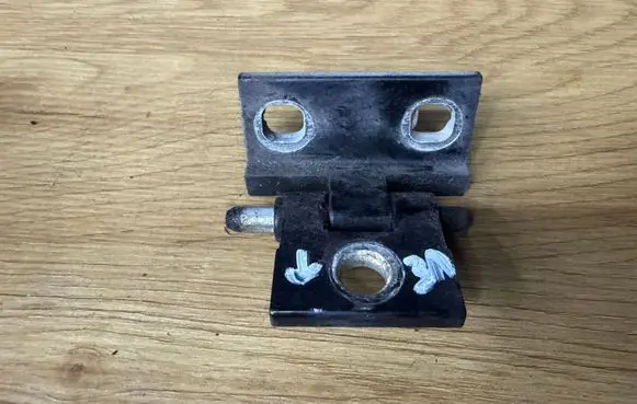 Volvo S80 Rear door lower hinge