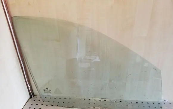 Hyundai Santa Fe Front door window glass four-door 43R000382