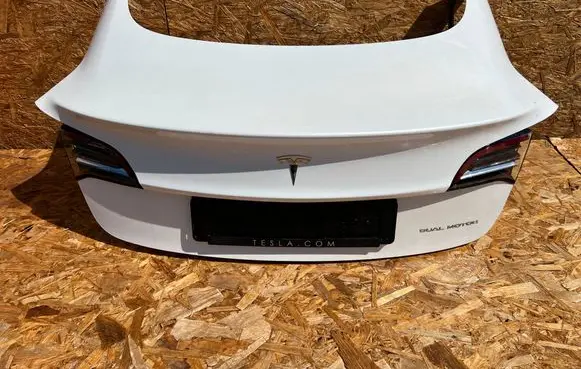 Tesla Model 3 Truck tailgate