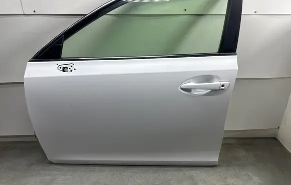 Lexus CT 200H Front door