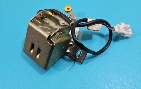 Ford Maverick Tailgate window lock/catch/latch IMPRK1433793