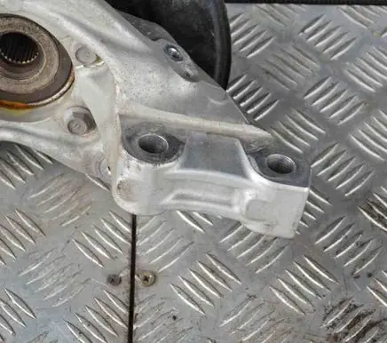 Front wheel hub