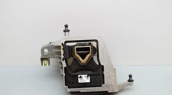 Engine mount bracket